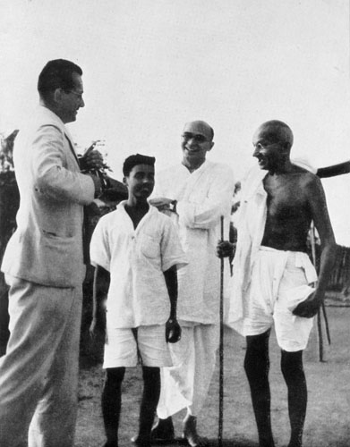 gandhi-and-louis-fischer