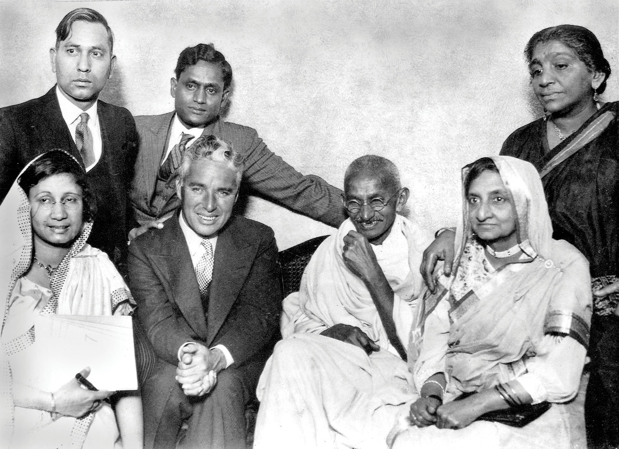 Charlie Chaplin and Mahatma Gandhi, 1931