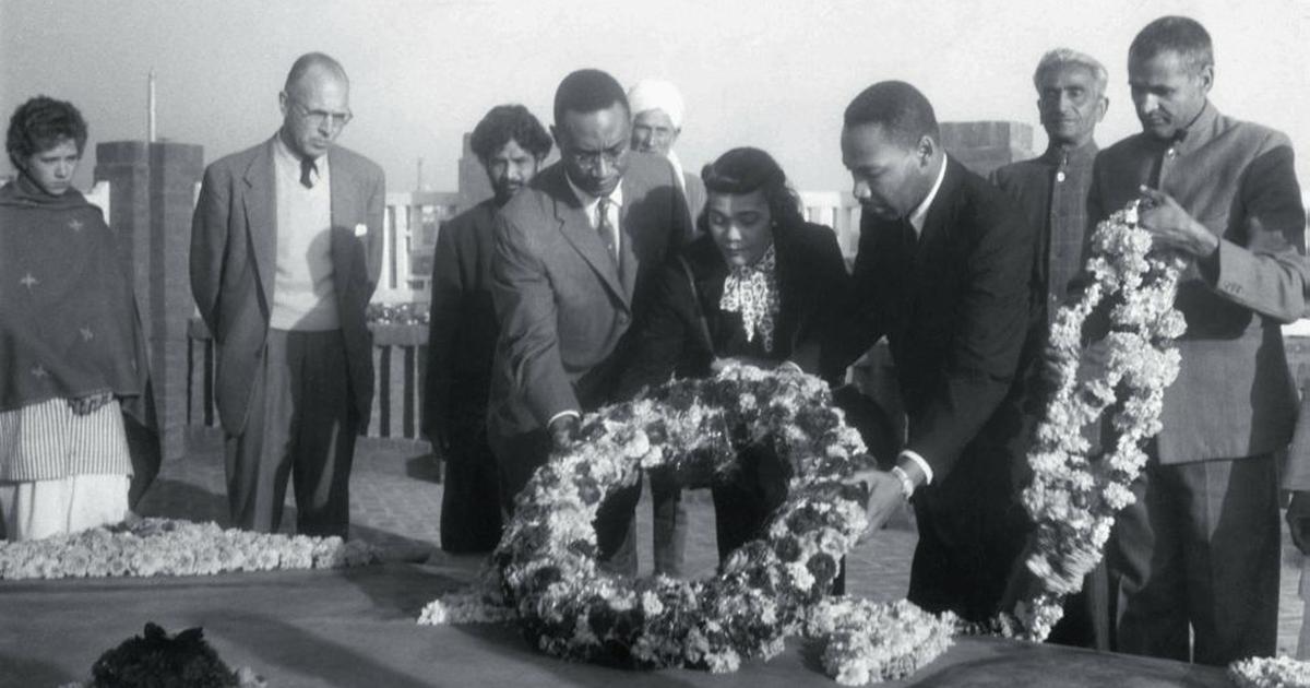 Martin Luther King, Jr. and wife Coretta Scott King lay a wreath at Rajghat during a visit to India in 1959.