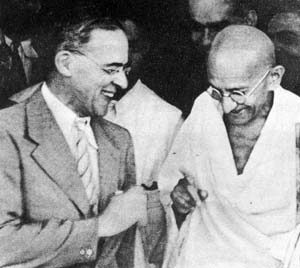 Gandhi with Stafford Cripps, 1942