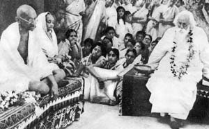 Mahatma Gandhi and Kasturba with Rabindranath Tagore at Shanti Niketan, 1946