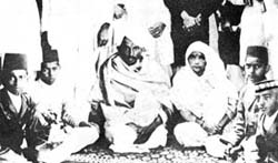 Gandhi with Kasturbai at a reception in Ahmedabad