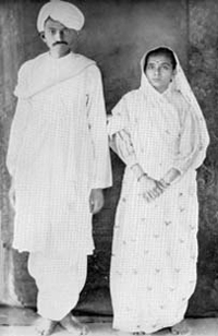 gandhi-kasturba-returned-from-south-africa