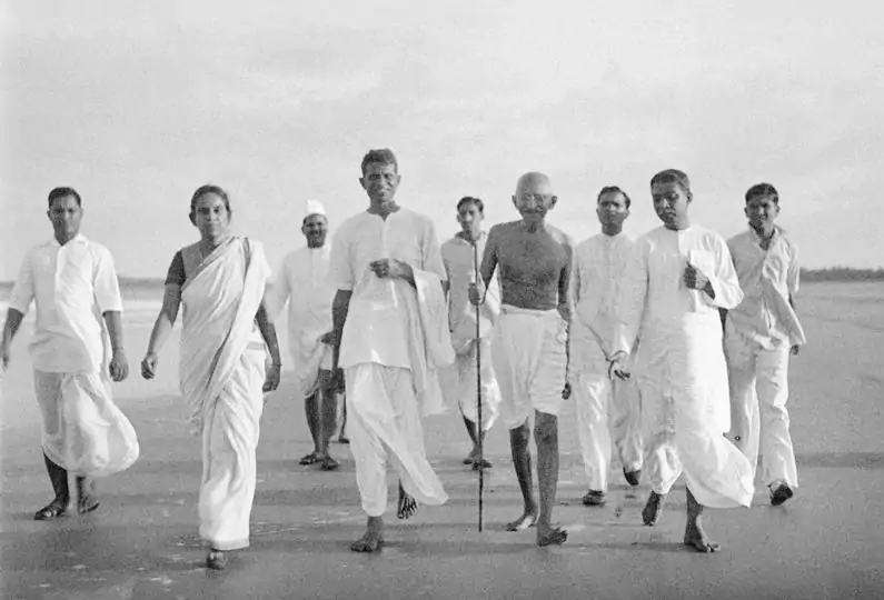 Mahatma Gandhi at beach, Mumbai, May 1944