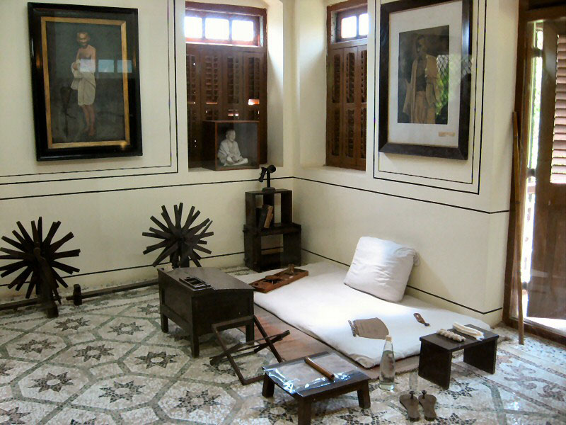 Gandhiji's-room-at-Mani-Bhavan