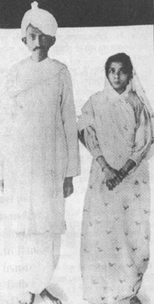 name of father and mother of mahatma gandhi